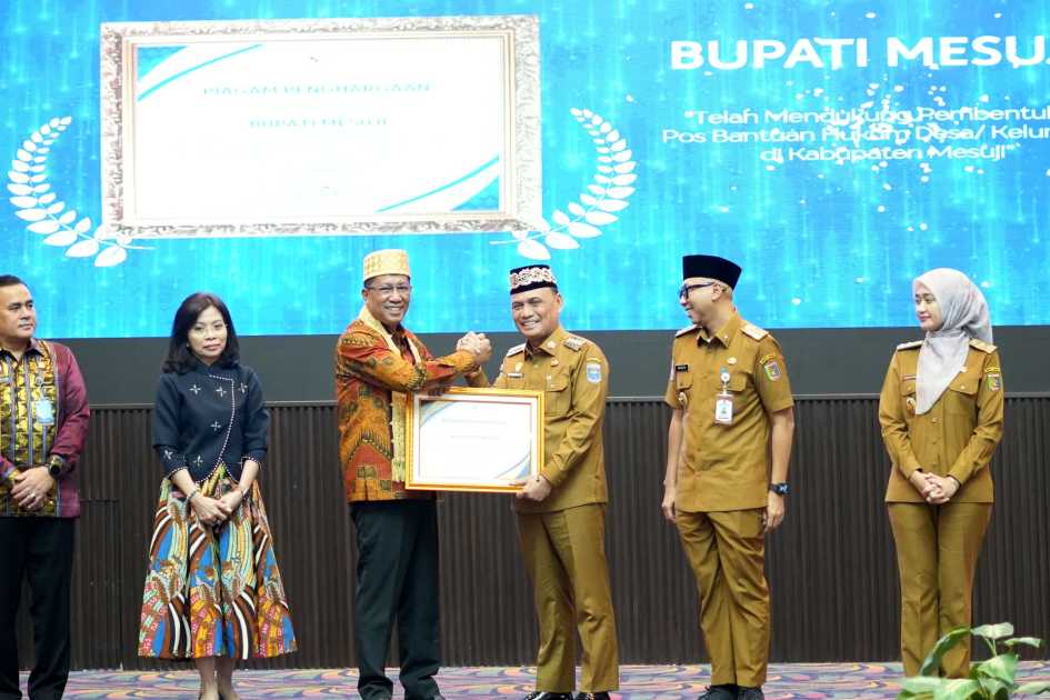 Menteri Hukum Supratman Andi Agtas Resmikan Posbankum se-Lampung, Wali Kota Metro Terima Penghargaan