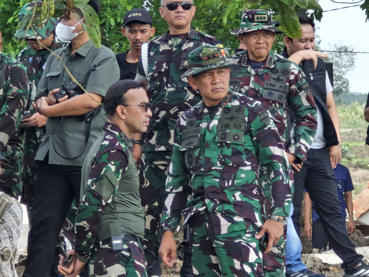 Pangdam XXI/Radin Inten Tinjau Karhutla di Braja Selebah, TNI Kerahkan Tim Alfa dan Drone Thermal Tangani Karhutla di Sekitar Way Kambas